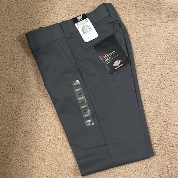 Dickies Skateboarding signature interior red detailing. - Picture 11 of 11